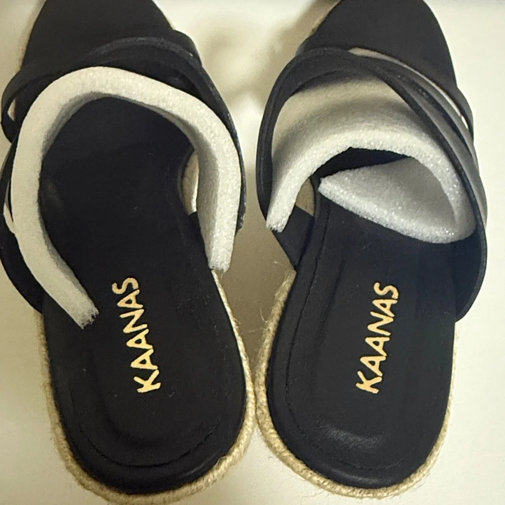 Kaanas Monarch Wedge Heel Size 10